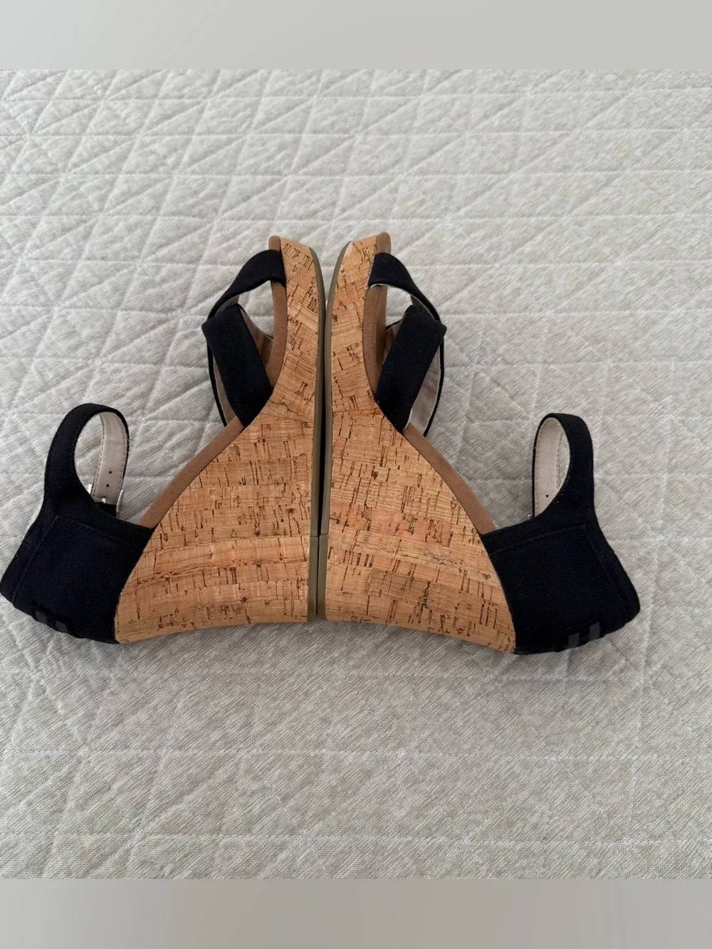 Like New TOMS Sienna Black Canvas Strap Wedge Sandal Cork Heel Size 8